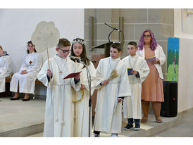 Feier der 1. Heiligen Kommunion in Sankt Crescentius (Foto: Karl-Franz Thiede)